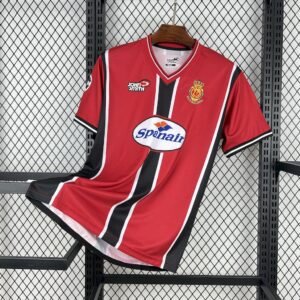 Camiseta local RCD Mallorca 2001-02 John Smith color rojo con franjas negras y patrocinador Spanair