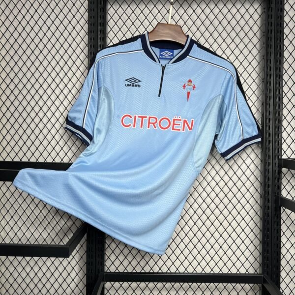 Camiseta local Celta de Vigo 1999-00 en celeste con detalles en azul marino, cuello rojo y patrocinio Citroën