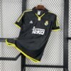 Camiseta visitante Real Madrid 1999-2001 Adidas color negro con detalles en dorado y patrocinador Teka