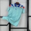 Camiseta visitante FC Barcelona 1992-95 en aqua claro con detalles en azul y rojo, cuello tipo polo y escudo bordado