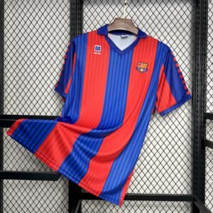 Camiseta local FC Barcelona 1991-92 Kappa con rayas azulgranas, cuello tipo polo y escudo bordado