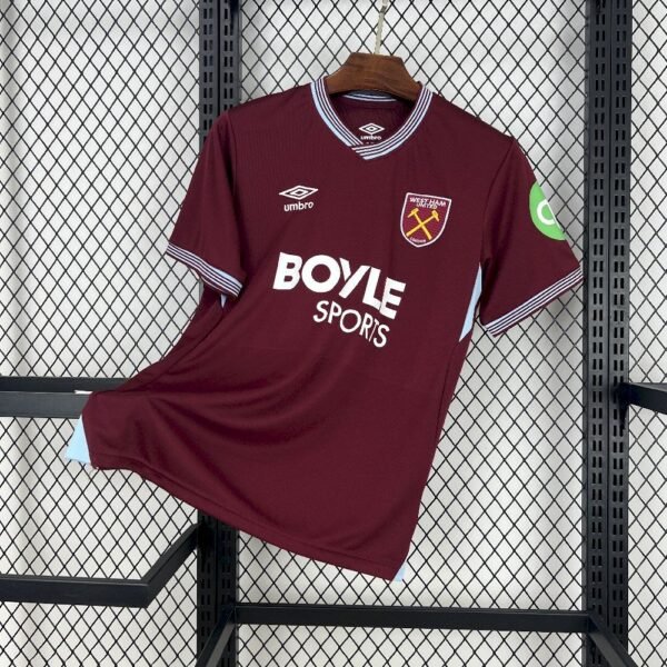 Camiseta local West Ham United temporada 2025-26 en granate y azul Umbro