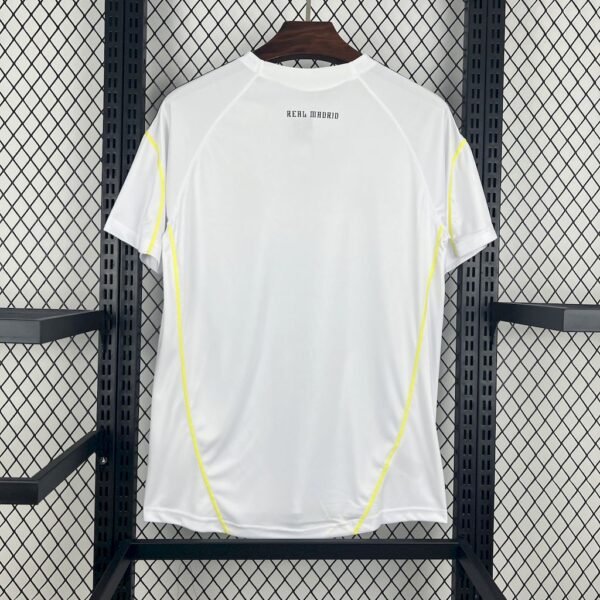acd8b1bd (1) Parte trasera camiseta local Real Madrid 2009-10 Adidas blanca con detalles en negro y espacio para nombre y número personalizados