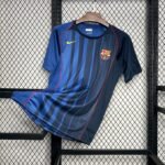 Camiseta visitante FC Barcelona 2004-05 azul marino con franjas verticales, cuello tipo polo y patrocinio Unicef