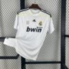 Camiseta local Real Madrid 2009-10 Adidas color blanco con detalles en negro y patrocinador bwin