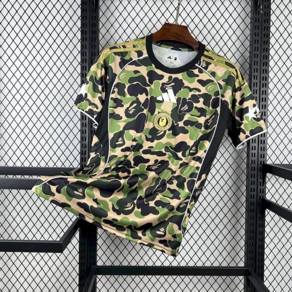 2025110113080848 Camiseta Adidas x Bape Camuflaje